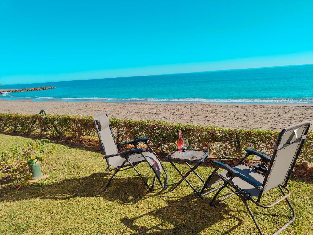 Primera línea de playa naturista en Vera
